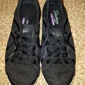Ladies skechers size 8.5.
